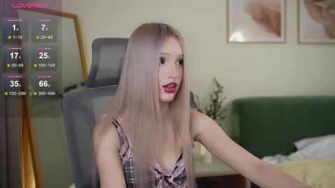 Snapshot of lauramusk chatting on 10/09/25, 04:38 Laura online show from 10/09/25, 04:38