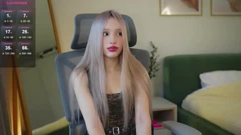 Snapshot of lauramusk chatting on 10/10/25, 06:23 Laura online show from 10/10/25, 06:23