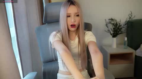 Snapshot of lauramusk chatting on 10/24/25, 09:17 Laura online show from 10/24/25, 09:17