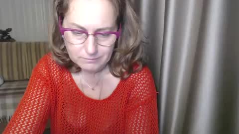 Snapshot of lauraoven1 chatting on 12/19/24, 03:30 Lauraoven1 online show from 12/19/24, 03:30