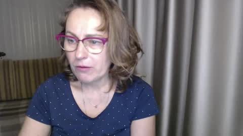 Snapshot of lauraoven1 chatting on 12/21/24, 06:23 Lauraoven1 online show from 12/21/24, 06:23