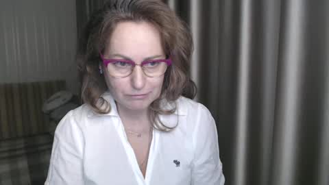 Snapshot of lauraoven1 chatting on 01/05/25, 04:38 Lauraoven1 online show from 01/05/25, 04:38