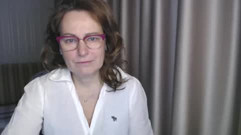 Snapshot of lauraoven1 chatting on 01/06/25, 07:52 Lauraoven1 online show from 01/06/25, 07:52