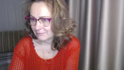 Snapshot of lauraoven1 chatting on 01/08/25, 08:27 Lauraoven1 online show from 01/08/25, 08:27