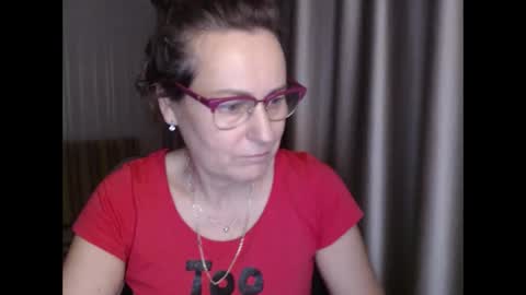 Snapshot of lauraoven1 chatting on 01/11/25, 07:16 Lauraoven1 online show from 01/11/25, 07:16