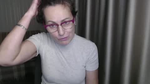 Snapshot of lauraoven1 chatting on 01/13/25, 07:10 Lauraoven1 online show from 01/13/25, 07:10