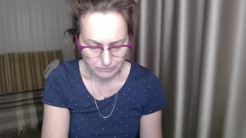 Snapshot of lauraoven1 chatting on 01/15/25, 07:12 Lauraoven1 online show from 01/15/25, 07:12