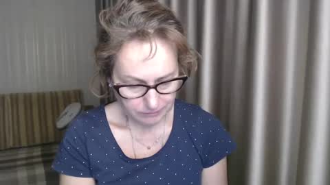 Snapshot of lauraoven1 chatting on 01/16/25, 05:44 Lauraoven1 online show from 01/16/25, 05:44