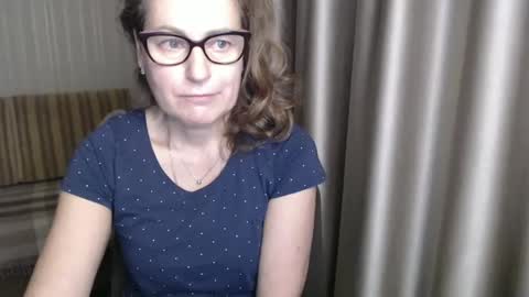 Snapshot of lauraoven1 chatting on 01/17/25, 04:36 Lauraoven1 online show from 01/17/25, 04:36