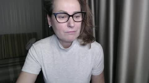 Snapshot of lauraoven1 chatting on 01/18/25, 03:05 Lauraoven1 online show from 01/18/25, 03:05