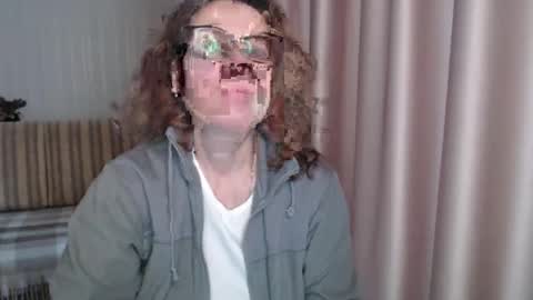 Snapshot of lauraoven1 chatting on 02/05/25, 07:50 Lauraoven1 online show from 02/05/25, 07:50