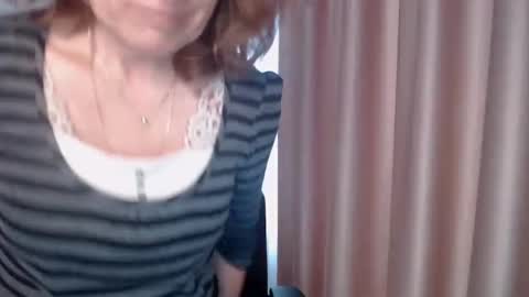 Snapshot of lauraoven1 chatting on 02/14/25, 08:31 Lauraoven1 online show from 02/14/25, 08:31