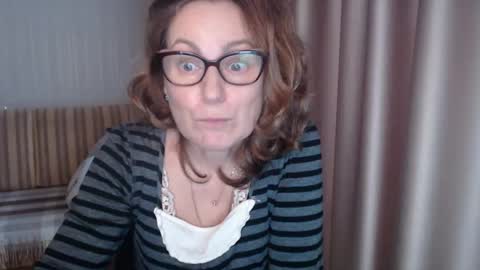 Snapshot of lauraoven1 chatting on 02/14/25, 01:29 Lauraoven1 online show from 02/14/25, 01:29