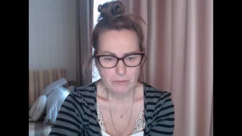 Snapshot of lauraoven1 chatting on 02/17/25, 12:27 Lauraoven1 online show from 02/17/25, 12:27