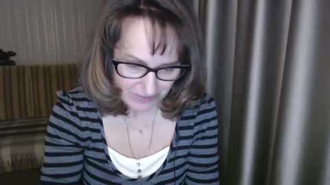 Snapshot of lauraoven1 chatting on 02/19/25, 04:33 Lauraoven1 online show from 02/19/25, 04:33