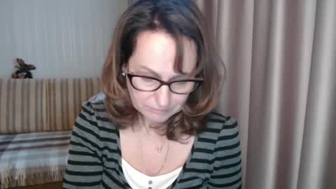 Snapshot of lauraoven1 chatting on 02/21/25, 01:55 Lauraoven1 online show from 02/21/25, 01:55