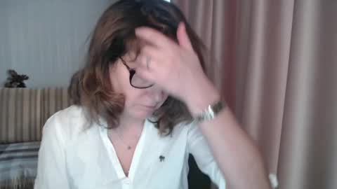 Snapshot of lauraoven1 chatting on 02/23/25, 01:53 Lauraoven1 online show from 02/23/25, 01:53