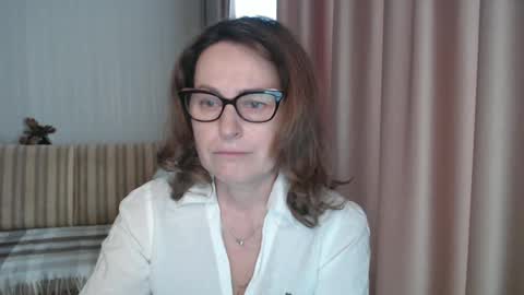 Snapshot of lauraoven1 chatting on 02/24/25, 01:10 Lauraoven1 online show from 02/24/25, 01:10