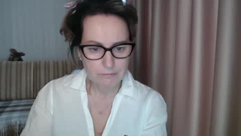 Snapshot of lauraoven1 chatting on 02/25/25, 01:39 Lauraoven1 online show from 02/25/25, 01:39