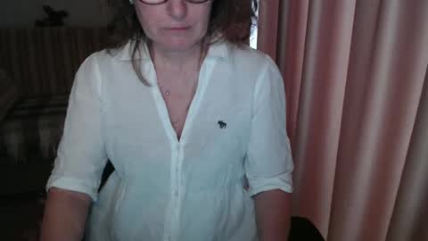 Snapshot of lauraoven1 chatting on 03/04/25, 12:55 Lauraoven1 online show from 03/04/25, 12:55