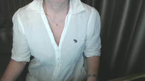 Snapshot of lauraoven1 chatting on 03/04/25, 03:59 Lauraoven1 online show from 03/04/25, 03:59