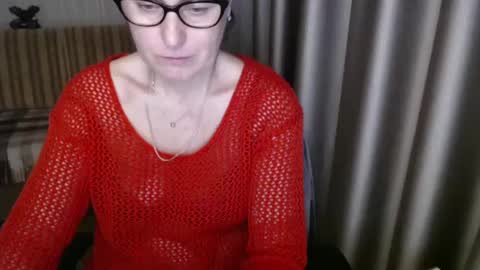 Snapshot of lauraoven1 chatting on 03/05/25, 05:50 Lauraoven1 online show from 03/05/25, 05:50