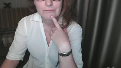 Snapshot of lauraoven1 chatting on 03/07/25, 04:22 Lauraoven1 online show from 03/07/25, 04:22