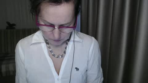 Snapshot of lauraoven1 chatting on 03/12/25, 07:02 Lauraoven1 online show from 03/12/25, 07:02