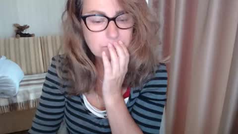 Snapshot of lauraoven1 chatting on 09/30/25, 07:24 Lauraoven1 online show from 09/30/25, 07:24