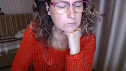 Snapshot of lauraoven1 chatting on 10/04/25, 08:01 Lauraoven1 online show from 10/04/25, 08:01