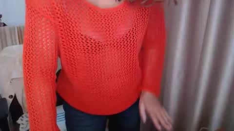 Snapshot of lauraoven1 chatting on 10/07/25, 10:23 Lauraoven1 online show from 10/07/25, 10:23