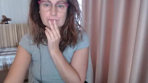 Snapshot of lauraoven1 chatting on 10/19/25, 12:50 Lauraoven1 online show from 10/19/25, 12:50