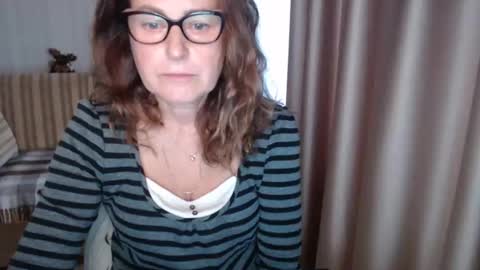 Snapshot of lauraoven1 chatting on 10/25/25, 09:06 Lauraoven1 online show from 10/25/25, 09:06