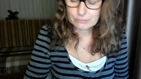 Snapshot of lauraoven1 chatting on 10/27/25, 03:16 Lauraoven1 online show from 10/27/25, 03:16