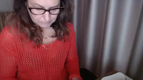 Snapshot of lauraoven1 chatting on 11/01/25, 07:54 Lauraoven1 online show from 11/01/25, 07:54