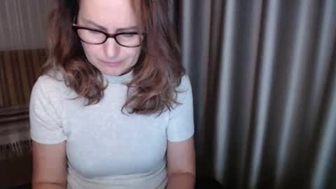 Snapshot of lauraoven1 chatting on 11/16/25, 03:06 Lauraoven1 online show from 11/16/25, 03:06