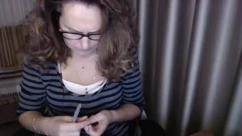 Snapshot of lauraoven1 chatting on 11/28/25, 11:57 Lauraoven1 online show from 11/28/25, 11:57