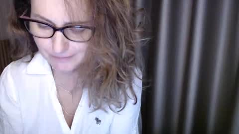 Snapshot of lauraoven1 chatting on 12/03/25, 01:20 Lauraoven1 online show from 12/03/25, 01:20