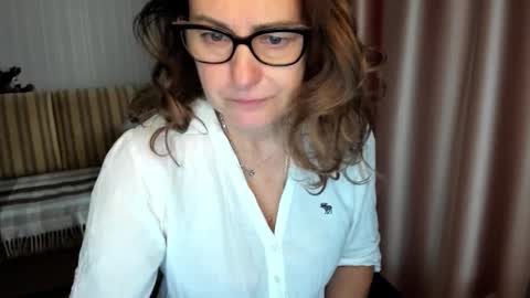 Snapshot of lauraoven1 chatting on 12/15/25, 10:30 Lauraoven1 online show from 12/15/25, 10:30