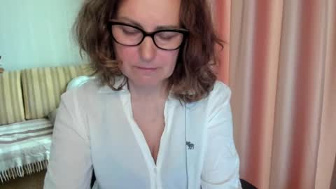 Lauraoven1 online show from 05/17/26, 07:39
