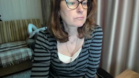 Lauraoven1 online show from 06/03/26, 05:18