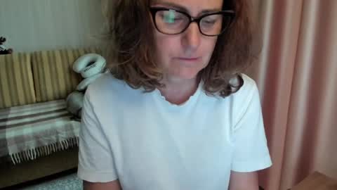 Lauraoven1 online show from 06/09/26, 08:15