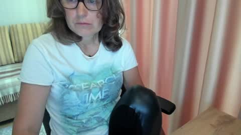 Lauraoven1 online show from 07/15/26, 06:51