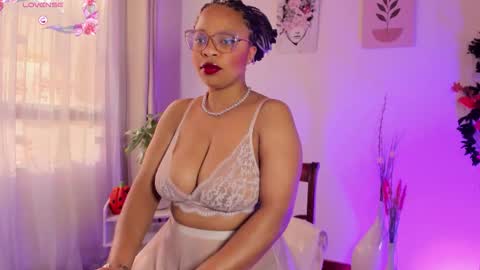 Snapshot of lauraricci_ chatting on 10/15/25, 11:54 Laurita Aries online show from 10/15/25, 11:54