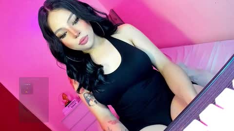 Snapshot of laurasinclair chatting on 01/09/26, 02:47 Your sweet Laura online show from 01/09/26, 02:47