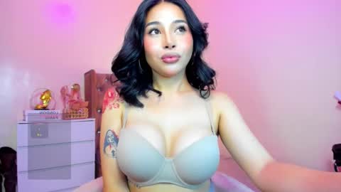 Snapshot of laurasinclair chatting on 02/28/26, 04:13 Your sweet Laura online show from 02/28/26, 04:13