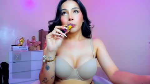 Snapshot of laurasinclair chatting on 03/02/26, 03:41 Your sweet Laura online show from 03/02/26, 03:41