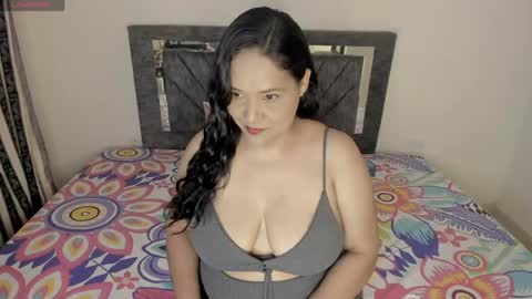 laurasofia01 online show from 04/24/26, 11:18