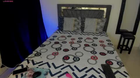 laurasofia01 online show from 06/06/26, 01:43