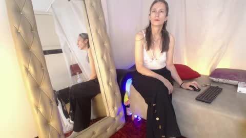 Laura Sofia online show from 06/17/26, 04:15